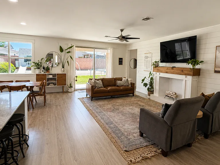 853 W Blue Ridge Dr — Photo 3