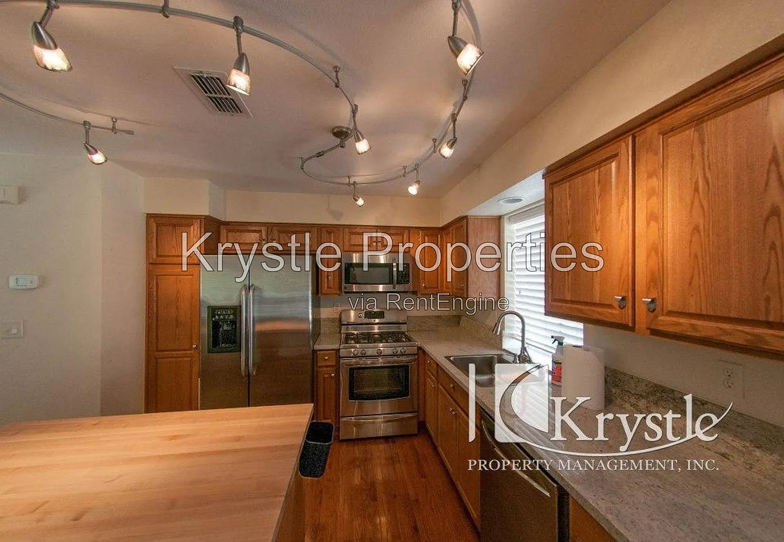 3 bed, 2.5 bath, 1442 sqft, $3,600 — Photo 2