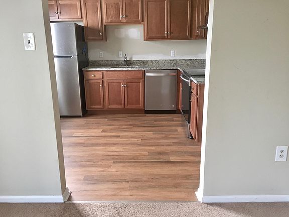Kitchen (hardwood floors)