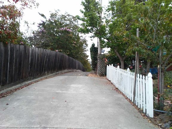 4th image of 26210 Parkside Dr