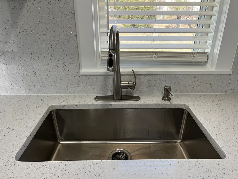 407 E Abe St — Photo 3