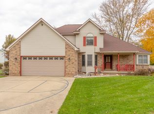 208 Wedgewood Dr, Charlotte, MI 48813