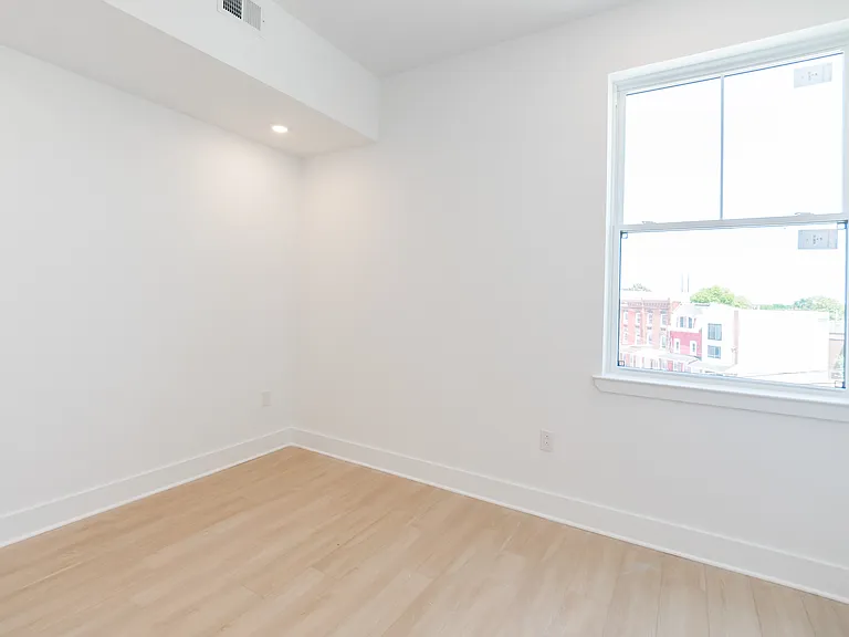 4408 Lancaster Ave — Photo 18