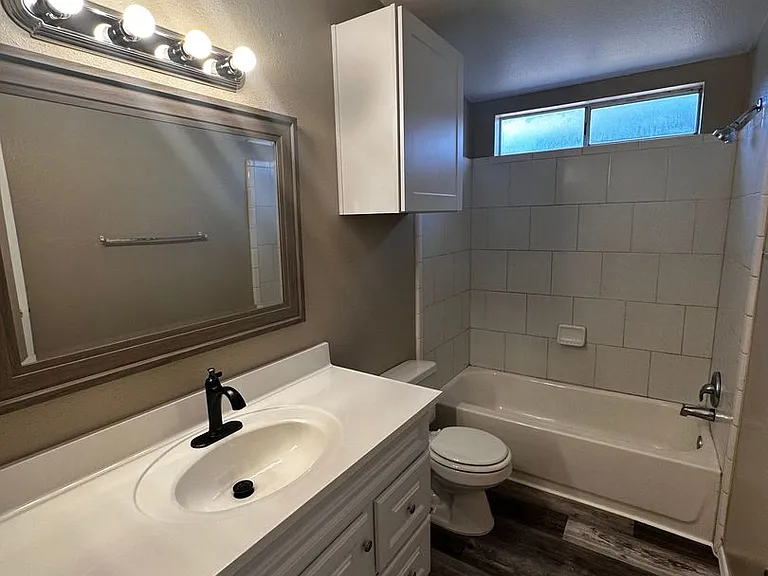 2150 E Snavely Ave — Photo 11