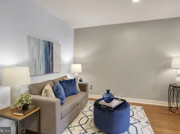 2710 Macomb St NW APT 203, Washington, DC 20008