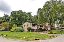 2nd image of 708 Regency Dr