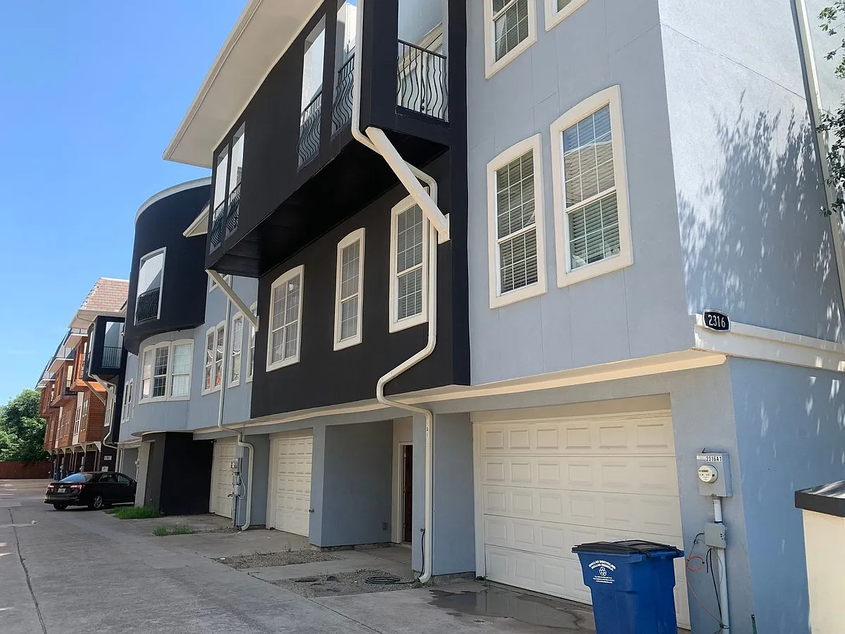 Building Photo - 2320 Stutz Dr