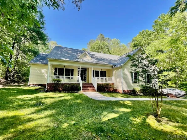 11890 Putnam Pl, Amelia Court House, VA 23002