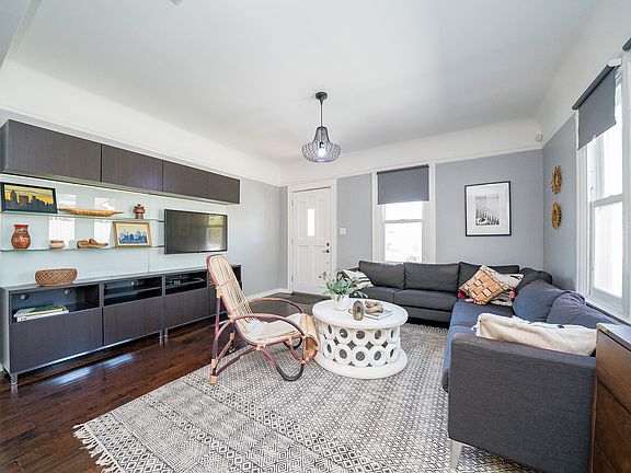 3rd image of 210 N Avenue 65