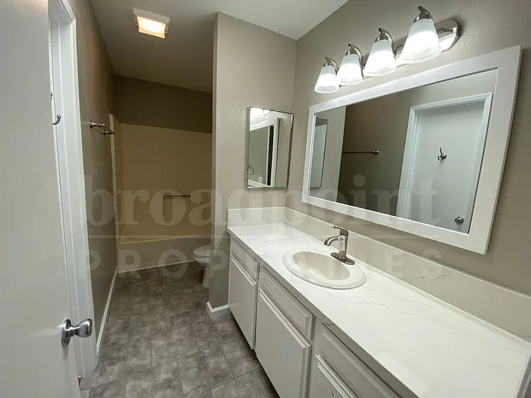 653 E 3rd Ave #A — Photo 7