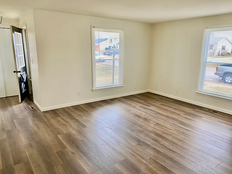 1807 W Parkway Dr #B — Photo 7