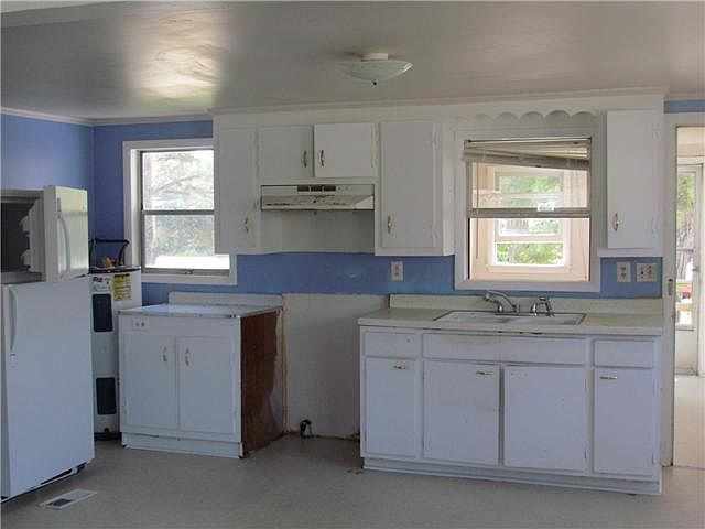 2nd image of 3301 S Croatan Hwy