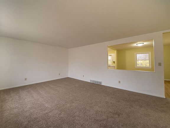 4th image of 103 Mabee Ave
