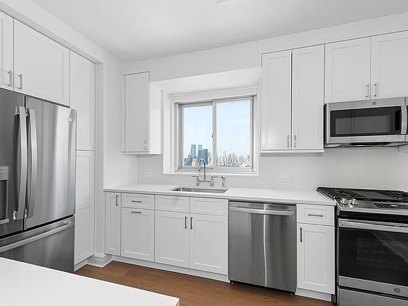 3rd image of 254 E 68th St APT 26B