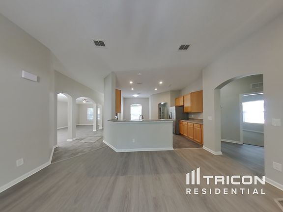 2nd image of 3072 Williamsburg Ct