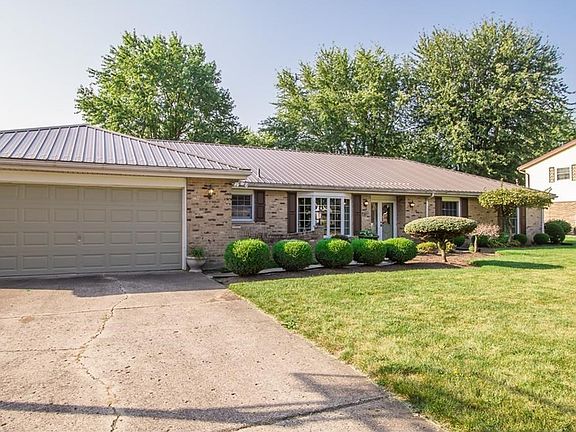 3rd image of 775 Gardenwood Dr