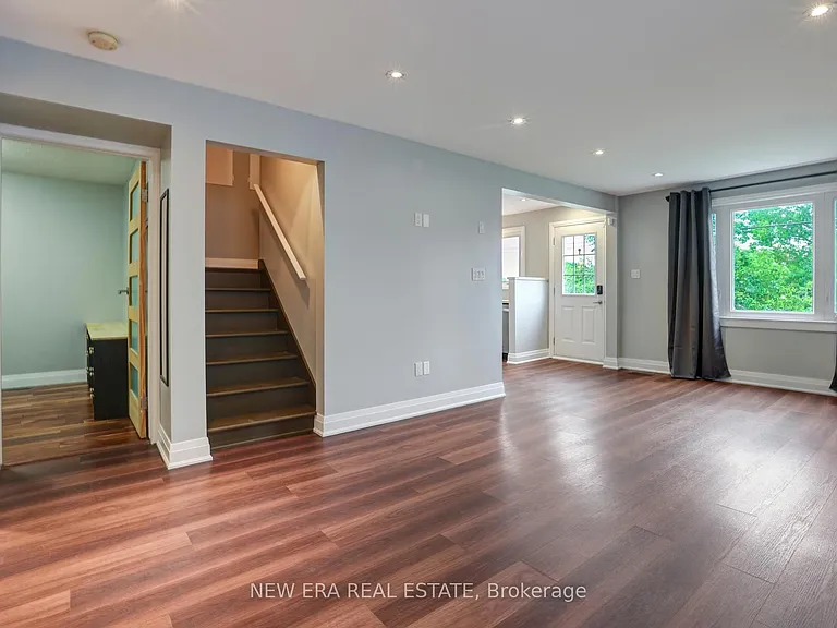 219 Lancaster St W — Photo 9