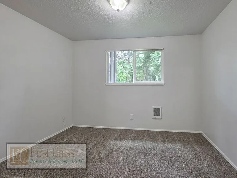 9555 SW Hall Blvd #4 — Photo 11