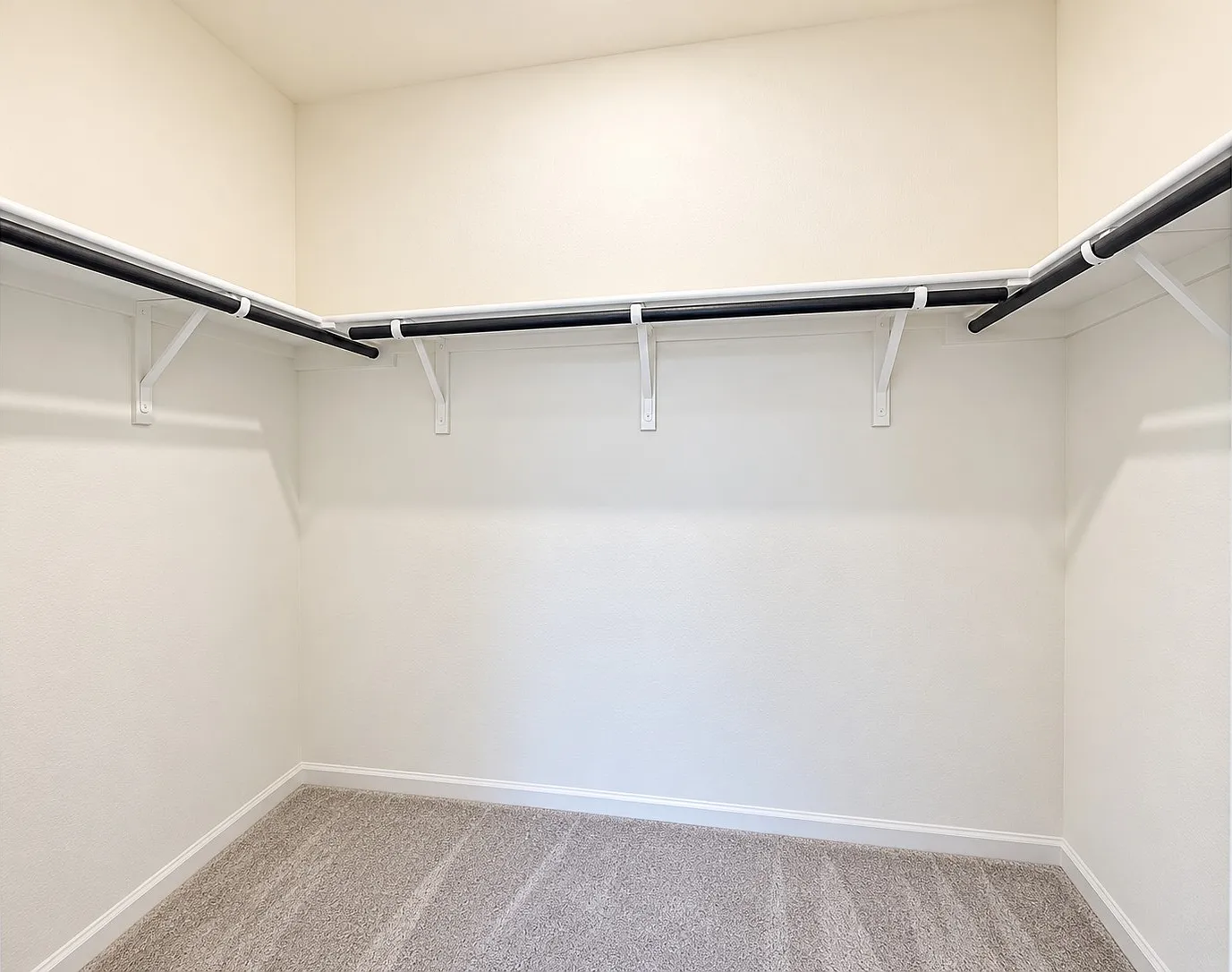 3 bed, 1412 sqft, $2,100 — Photo 4