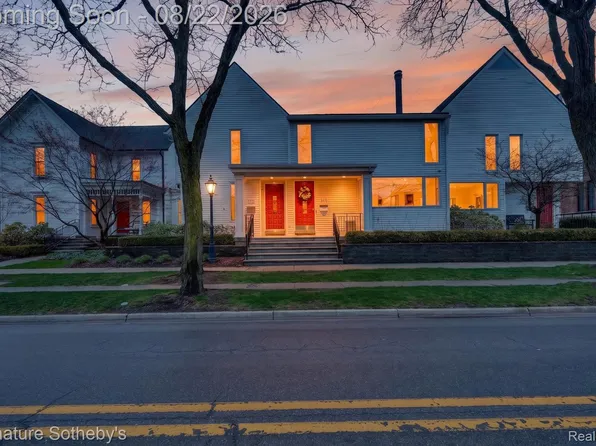 372 W Brown St, Birmingham, MI 48009