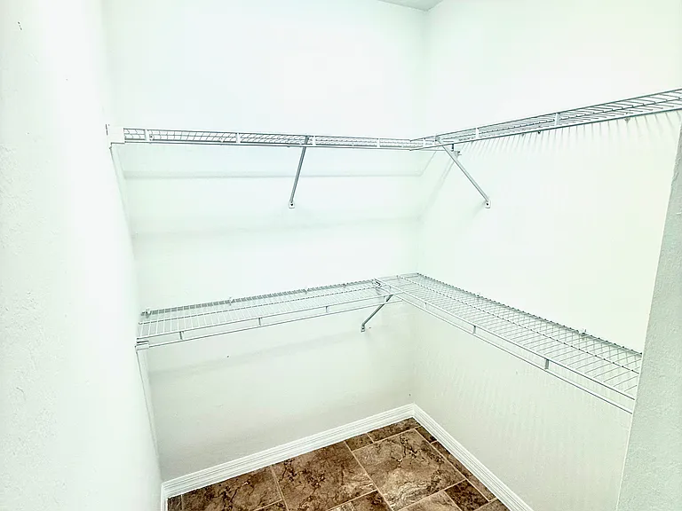 1241 Ermine St E — Photo 25