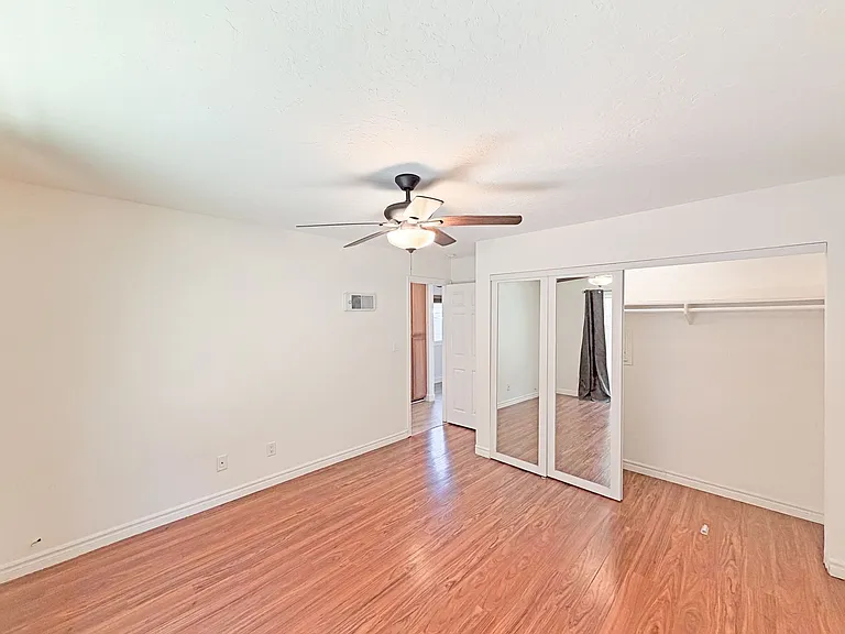 4230 48th St #6 — Photo 9