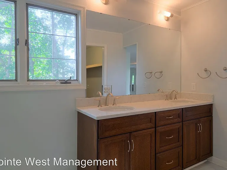 1602 Greenwood Dr — Photo 12