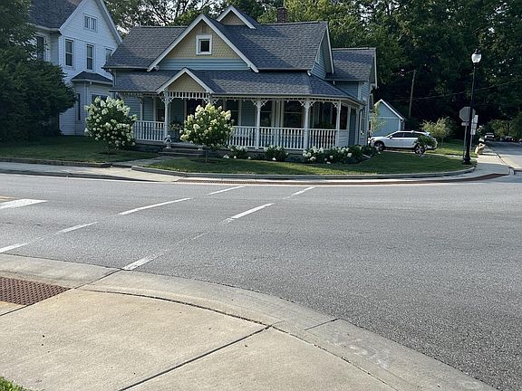 5th image of 998 E Jefferson St