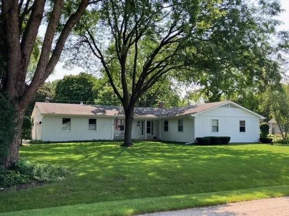 463 Richmond Ln, Crystal Lake, IL 60014