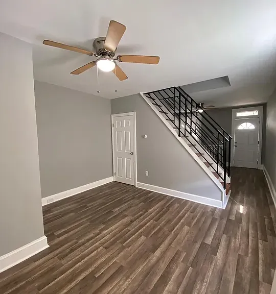 1346 Gillingham St — Photo 2