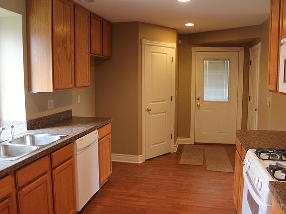 5th image of 728 Kishwaukee St