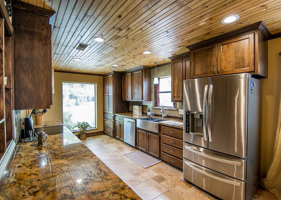1st image of 104 Hickory Dr