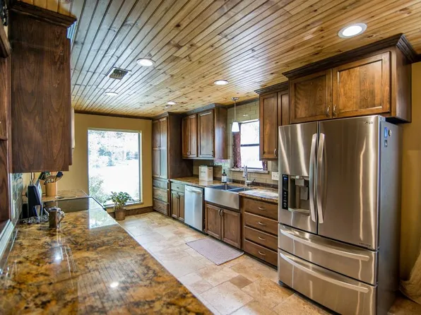 104 Hickory Dr, Huntsville, TX 77320