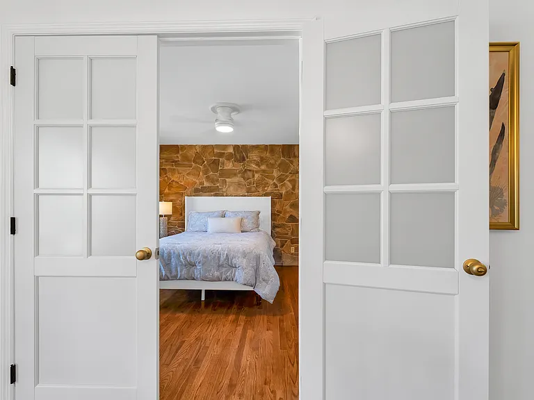 601 Regent Rd — Photo 25