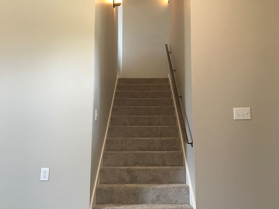 1st image of 121 McLaurin Dr