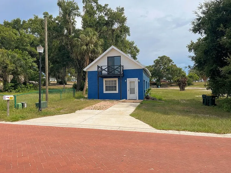 741 W Osceola St — Photo 13