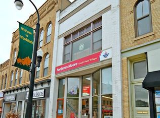 114 N Benton St, Woodstock, IL 60098
