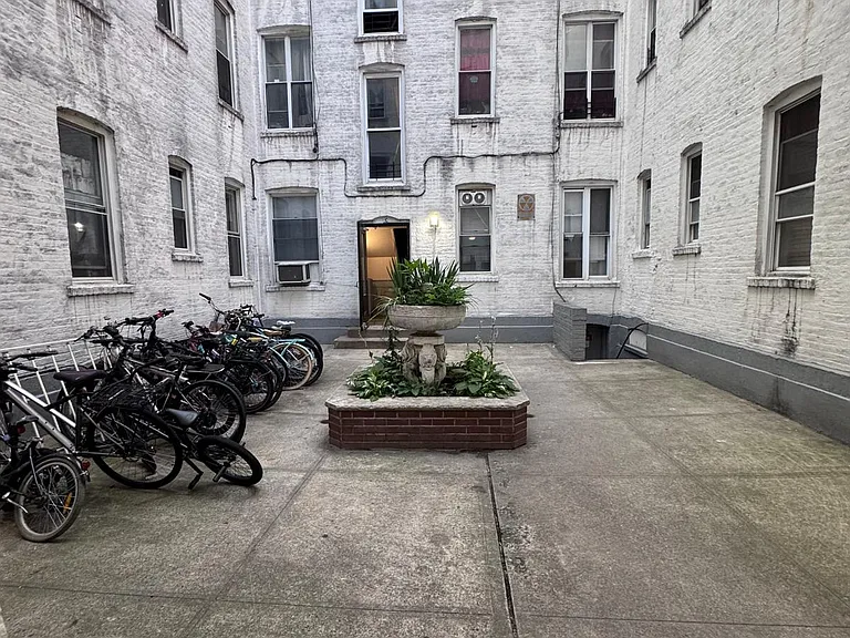 2301 Benson Ave #A42 — Photo 4