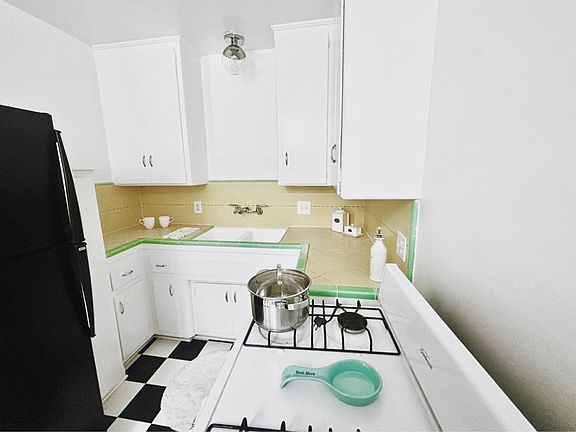 3rd image of 1245 N Laurel Ave #47e7bb03b