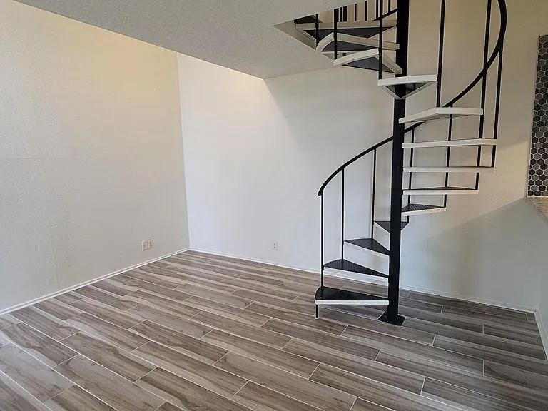2501 E 10th St #1 — Photo 6