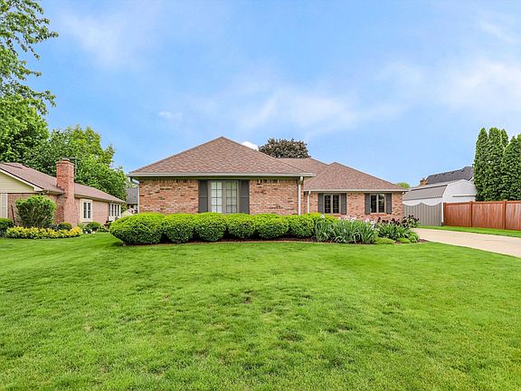 2nd image of 465 Lacy Dr
