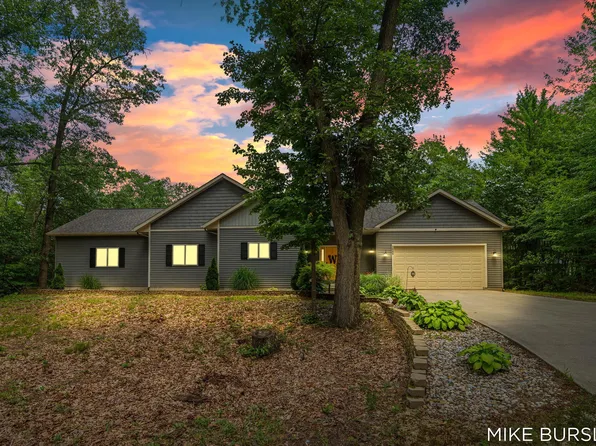 3040 Jamestown Ln, Fruitport, MI 49415