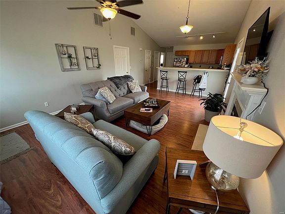 3rd image of 10905 Kentfield Dr