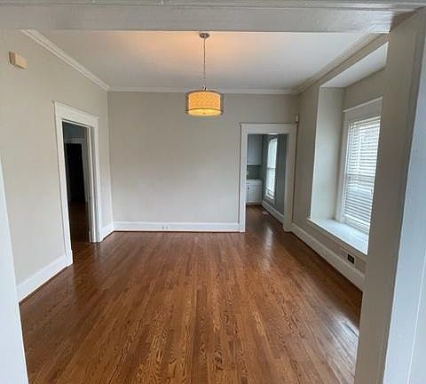 5th image of 907 Englewood St