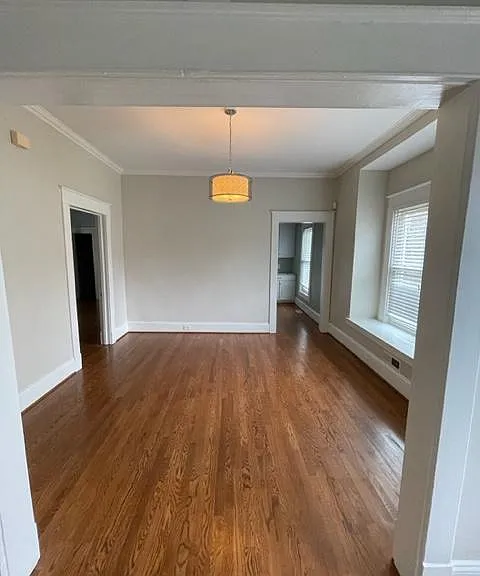 907 Englewood St — Photo 5