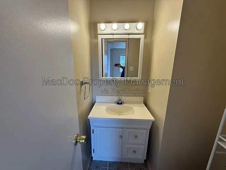 14611 Earlham Ct — Photo 31