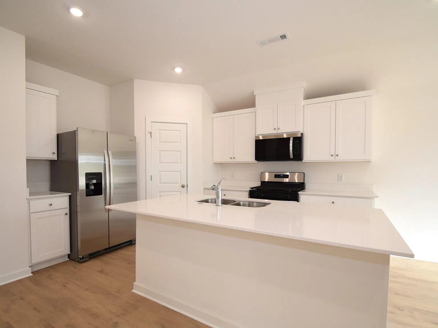 3 bed, 1470 sqft, $1,750 — Photo 2