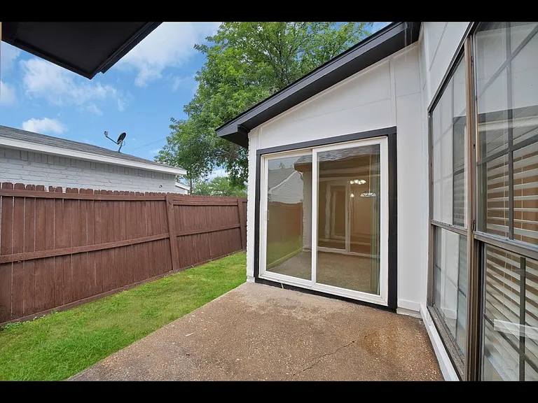 6080 Dooley Dr #6080 — Photo 1