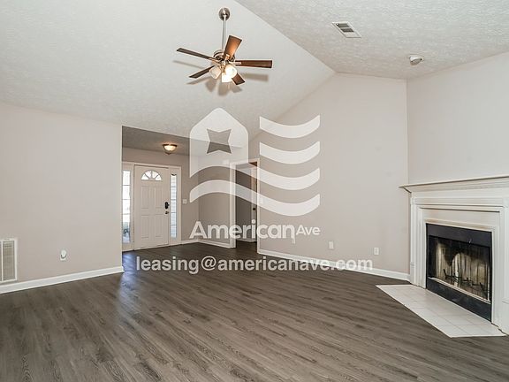 706979_004_living_room_14282691.jpg