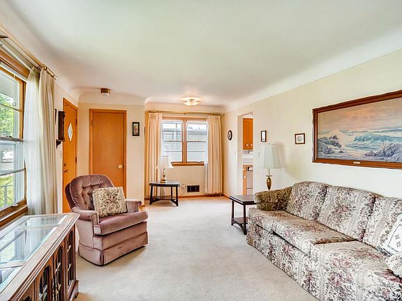 5th image of 133 Macarthur St W
